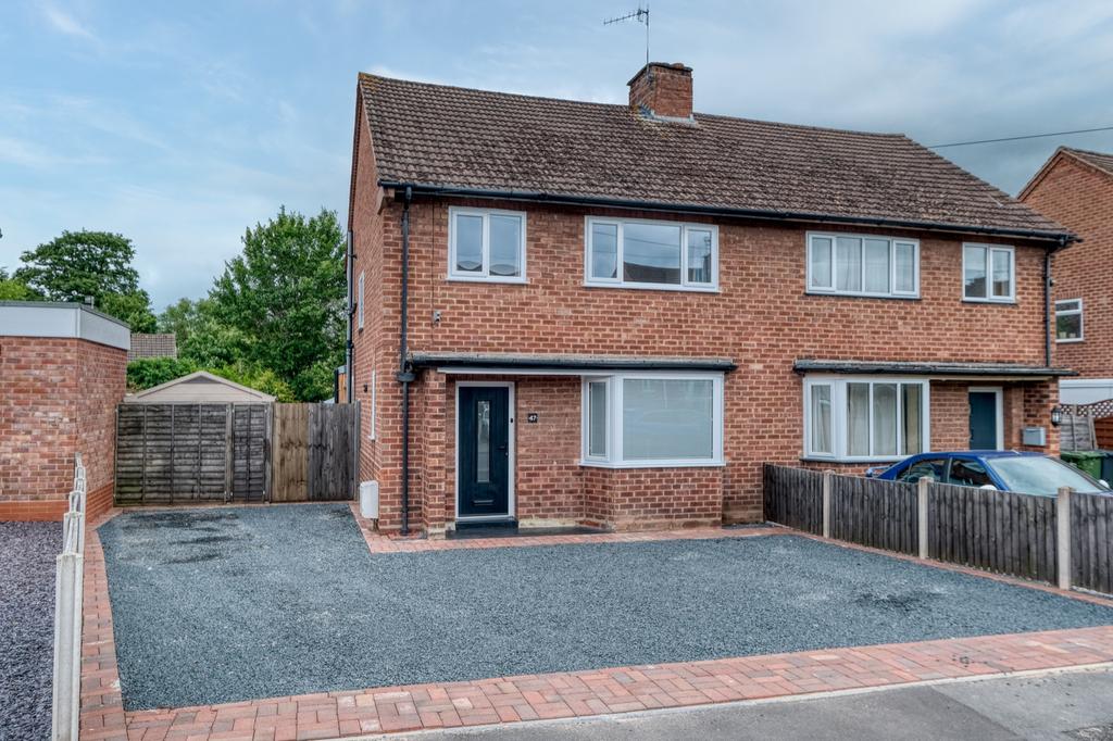 Salwarpe Road, Charford, Bromsgrove, B60 3HP 3 bed semidetached house
