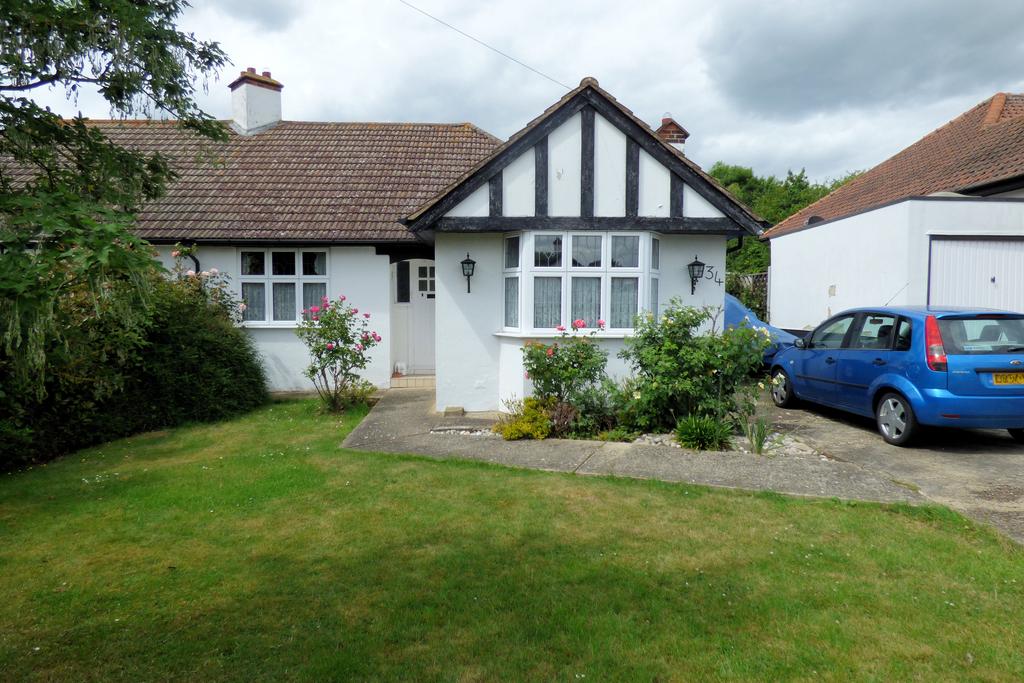 Rectory Gardens, Upminster RM14 2 bed semidetached bungalow £565,000