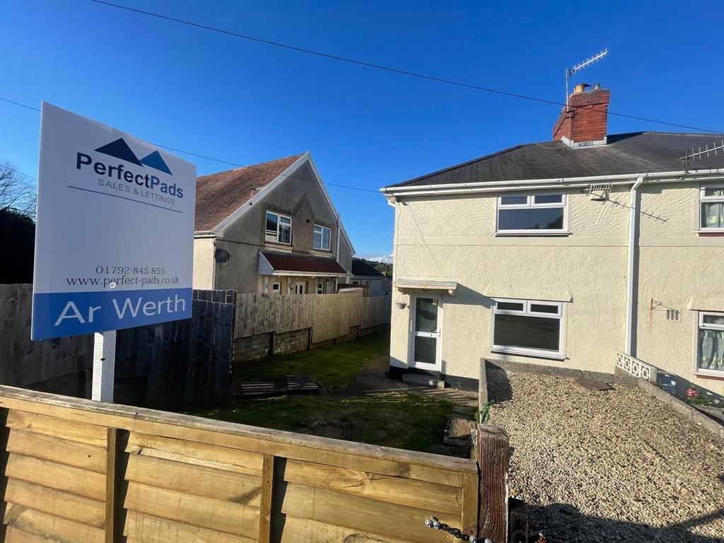 Heol Maes Y Gelynen, Morriston, Swansea 2 bed semidetached house £