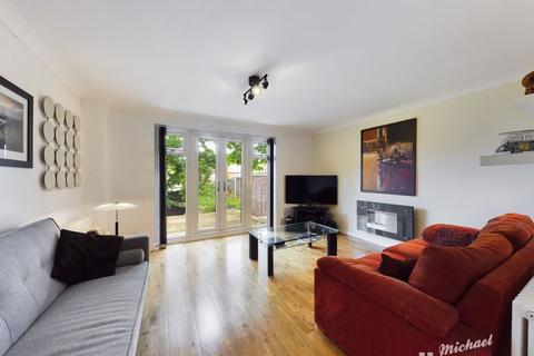 8 Chadbone Close, Aylesbury, HP20 2PS