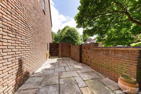 8 Chadbone Close, Aylesbury, HP20 2PS
