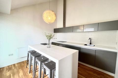 2 bedroom end of terrace house to rent, Jubilee Street, Salford