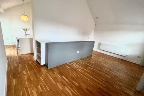 2 bedroom end of terrace house to rent, Jubilee Street, Salford