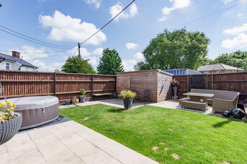 The Oval, Didcot 3 bed house £330,000