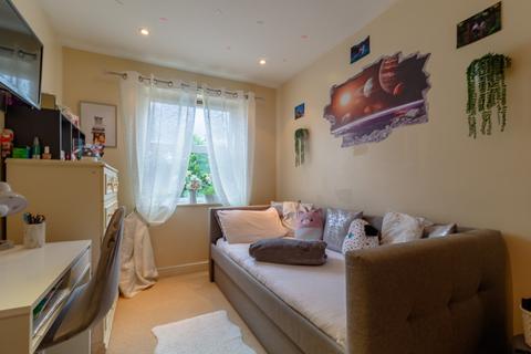 2 bedroom apartment for sale - Elmhurst Court, Heathcote Road, Camberley, GU15