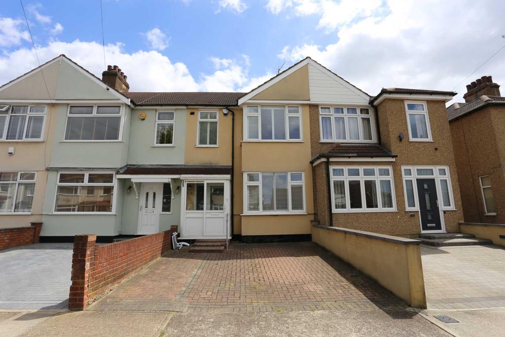Ellis Avenue, Rainham 3 bed terraced house £1,500 pcm (£346 pw)