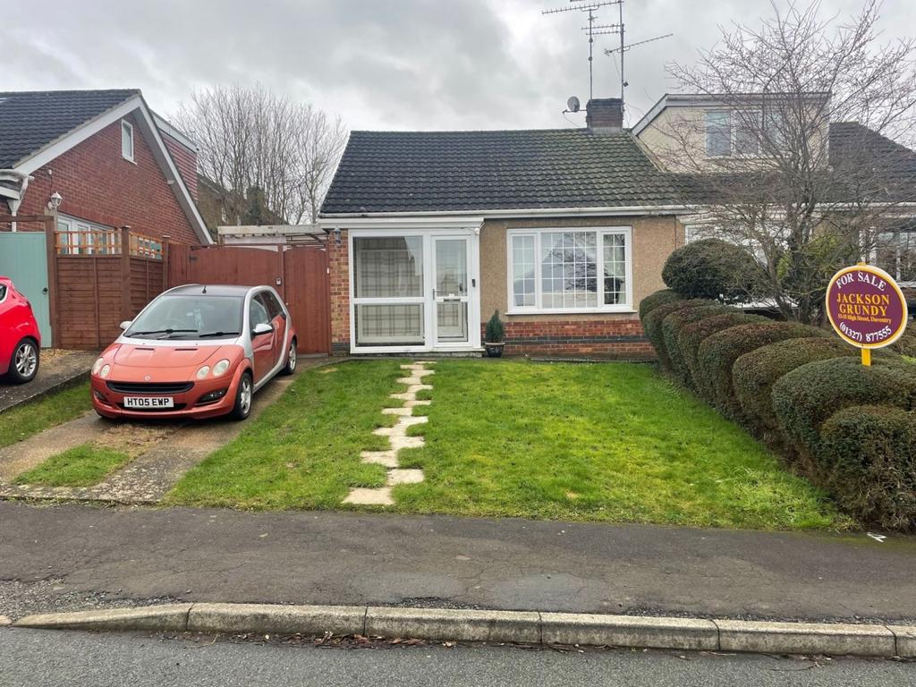 St Peters Way, Weedon, Northampton NN7 4QJ 2 bed semidetached bungalow