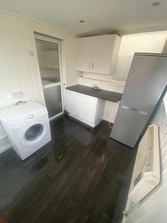 3 bedroom end of terrace house to rent, Heaton Way, Romford, RM3