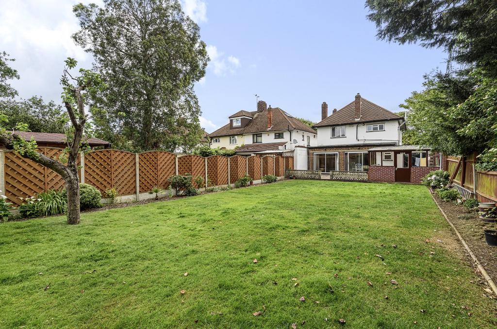 Cedarhurst Drive London SE9 3 bed detached house £950,000