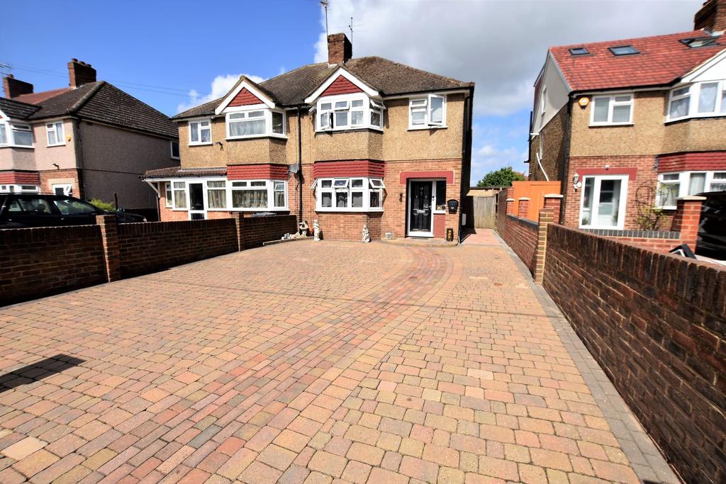 Spinney Drive, Feltham, Middlesex, TW14 3 bed semidetached house £