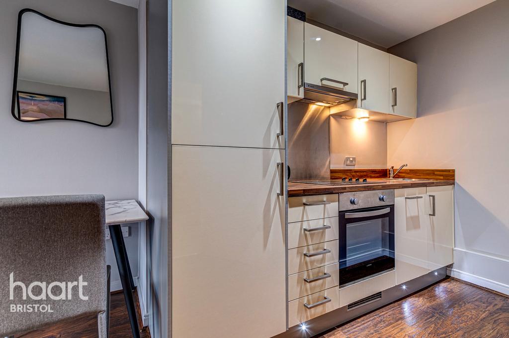 Broad Weir, Bristol 1 bed apartment £250,000