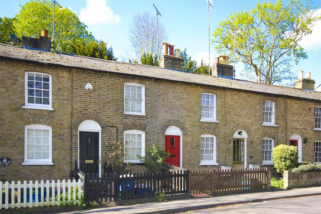 Station Road, Sawbridgeworth, CM21 2 bed terraced house £1,050 pcm (£