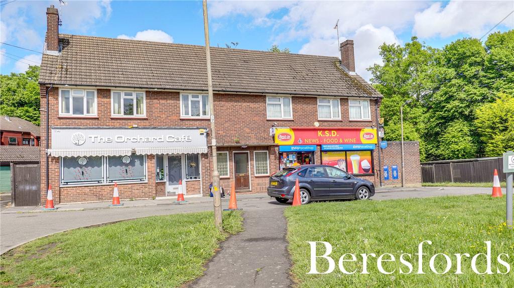 Orchard Avenue, Brentwood, CM13 2 bed apartment £200,000