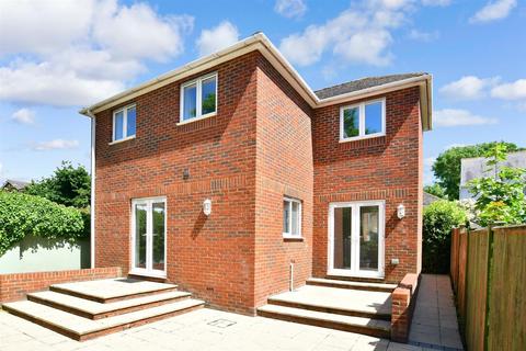 4 Archer Road, Folkestone, CT19 5RZ