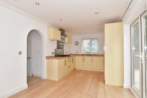 4 Archer Road, Folkestone, CT19 5RZ