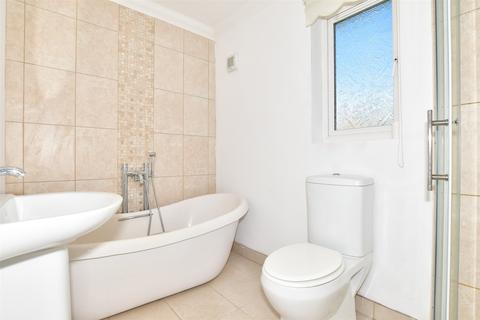 4 Archer Road, Folkestone, CT19 5RZ