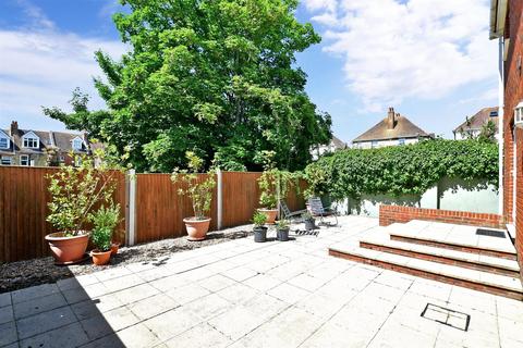 4 Archer Road, Folkestone, CT19 5RZ