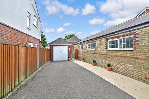 4 Archer Road, Folkestone, CT19 5RZ