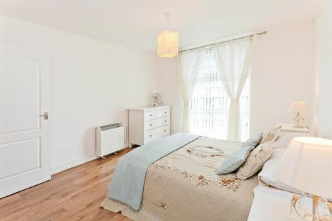 1 bedroom apartment to rent, Warwick Building, Chelsea Bridge Wharf, London, SW11