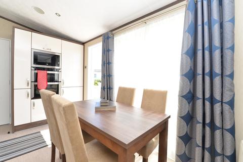 2 bedroom mobile home for sale - Christchurch Road,New Milton,BH25 7RE