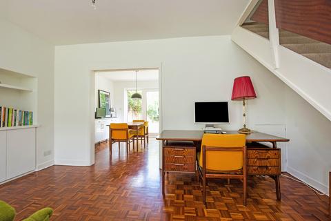 9 Kingfisher Drive, Richmond, TW10 7UF