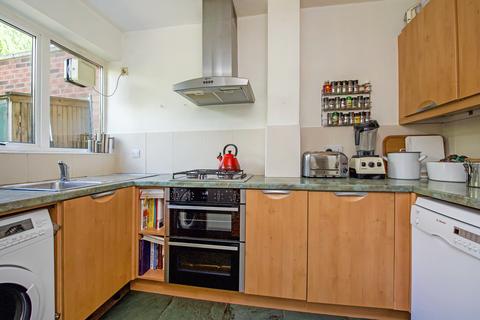 9 Kingfisher Drive, Richmond, TW10 7UF
