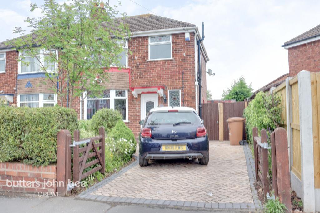 Danebank Avenue, Crewe 3 bed semidetached house £160,000