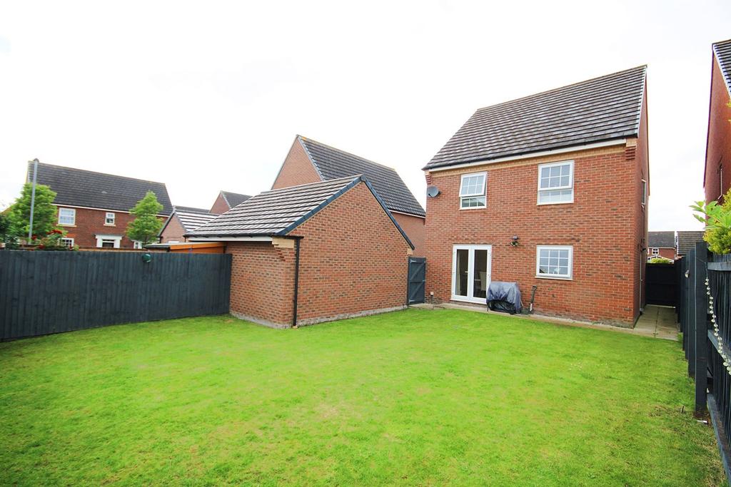 Newark Drive, Great Sankey, Warrington, WA5 4 bed detached house £379,950