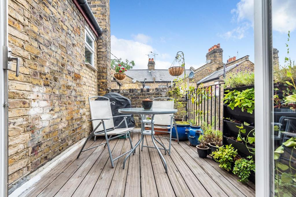 Ingelow Road, Battersea 2 bed £700,000