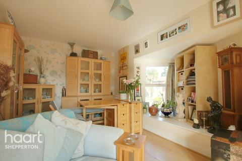 2 bedroom apartment for sale - Govett Avenue, Shepperton
