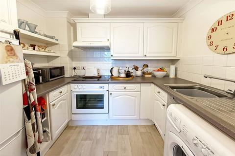 1 bedroom apartment for sale, St. Floras Road, Littlehampton, West Sussex