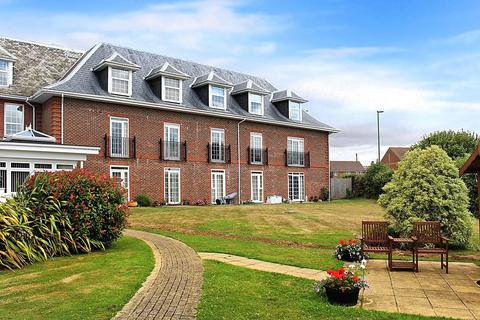 1 bedroom apartment for sale, St. Floras Road, Littlehampton, West Sussex