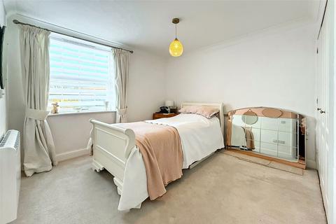 1 bedroom apartment for sale, St. Floras Road, Littlehampton, West Sussex