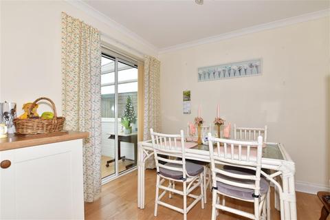 2 Capel Street, Capel Le Ferne, Folkestone, CT18 7JP