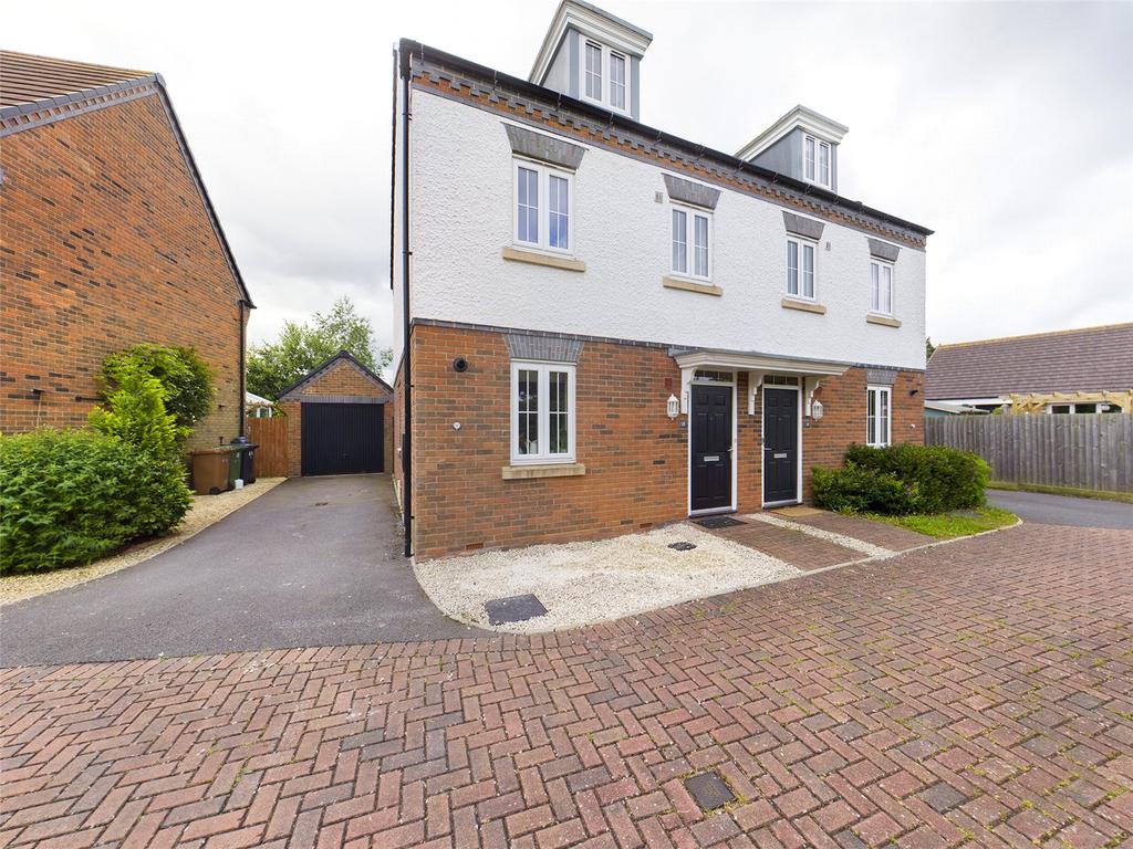 Chalmers Close, Worcester... 3 bed semidetached house £300,000