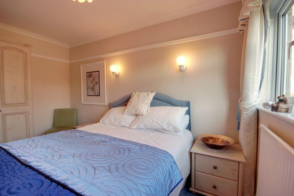 Bedroom 2 (Double)