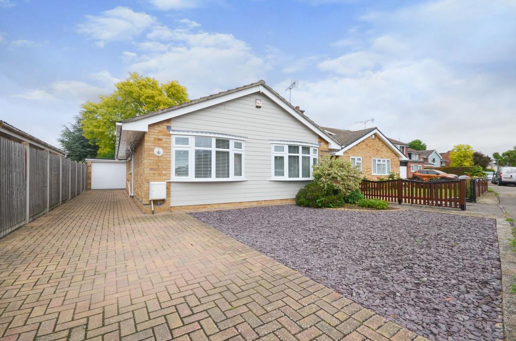 Patten Close, Marks Tey, CO6 1ND 3 bed detached bungalow £385,000