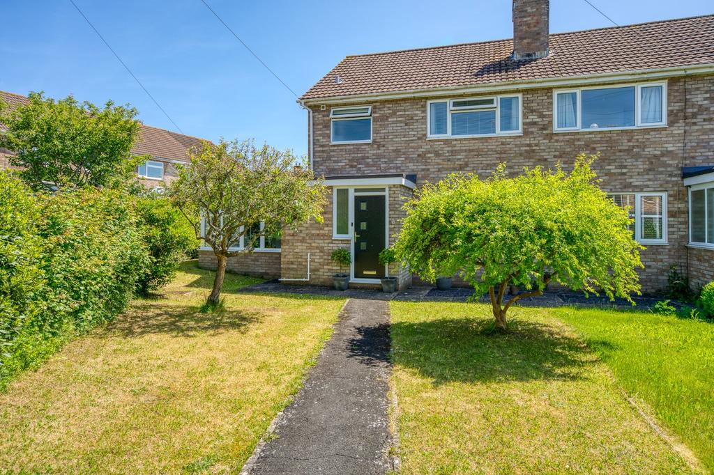 Fosse Close, Nailsea, Bristol, BS48 3 bed semidetached house for sale £375,000