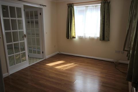 2 bedroom end of terrace house to rent, Savoy Court, Newark