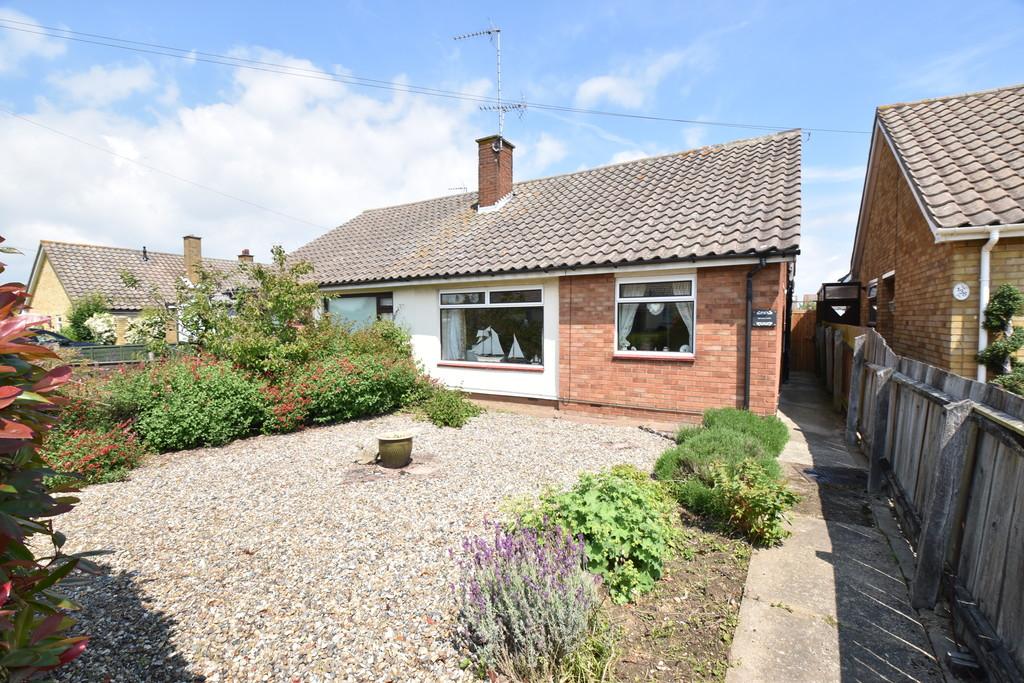 Mill Lane, Felixstowe, IP11 2LL 2 bed semidetached bungalow £260,000