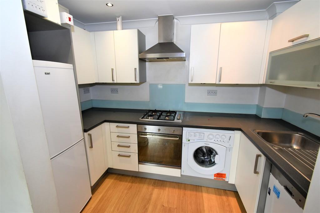 Walter Mead Close, Ongar 2 bed apartment £1,200 pcm (£277 pw)