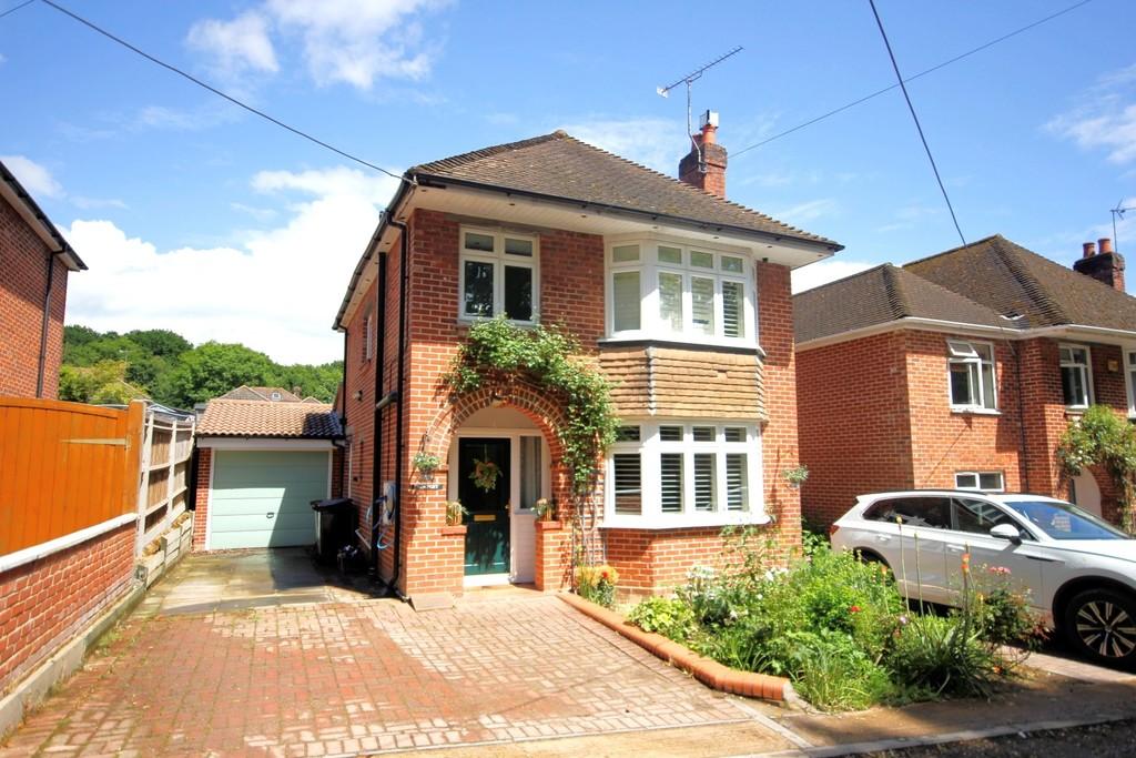 Bridge Road, Bursledon 3 bed detached house £489,500
