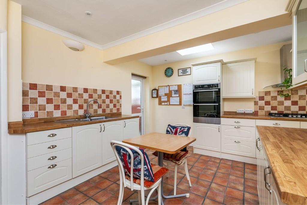 Woodfield Drive, Winchester, SO22 3 bed detached bungalow £700,000