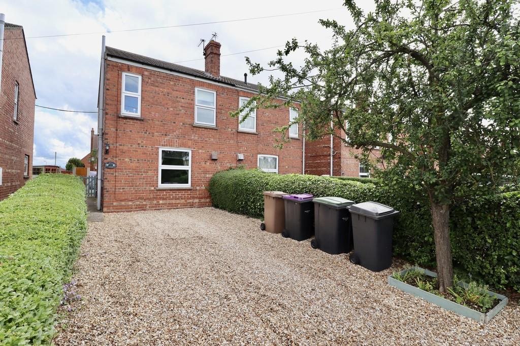 Station Road, Metheringham, Lincoln 3 bed semidetached house £190,000