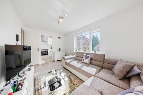 15 Eagle Close, Waltham Abbey, EN9 3NA