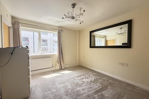 2 bedroom flat to rent, Convent Way, Southall