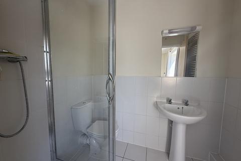 2 bedroom flat to rent, Convent Way, Southall