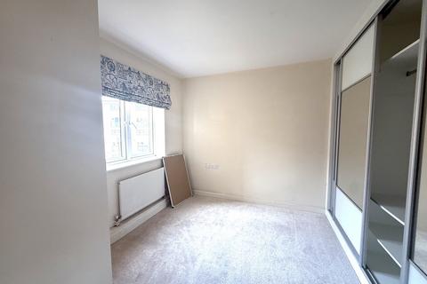 2 bedroom flat to rent, Convent Way, Southall