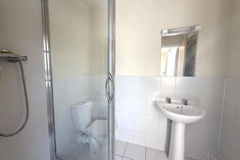 2 bedroom flat to rent, Convent Way, Southall