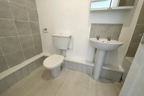 2 bedroom terraced house to rent, Estcourt Street, Hull HU9